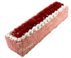 Taze Lezzet Garantili 4-6 Kişilik Çilekli Baton Yaş Pasta